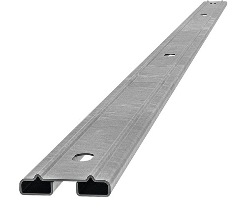 Rail profilé avec évidements