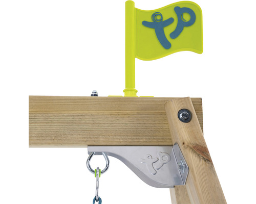 Gros plan d''un portique de jeux avec drapeau et support métallique