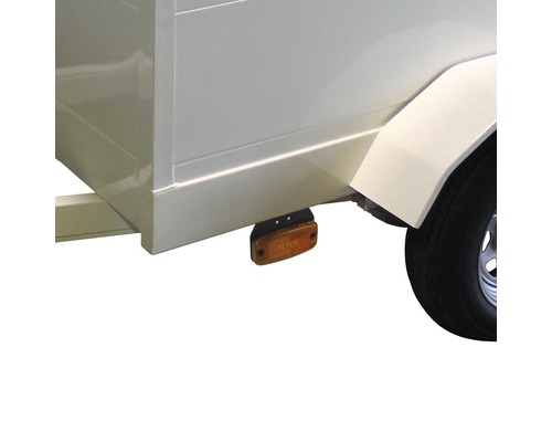 Detailansicht eines PKW-Anhängers mit Seitenmarkierungsleuchte