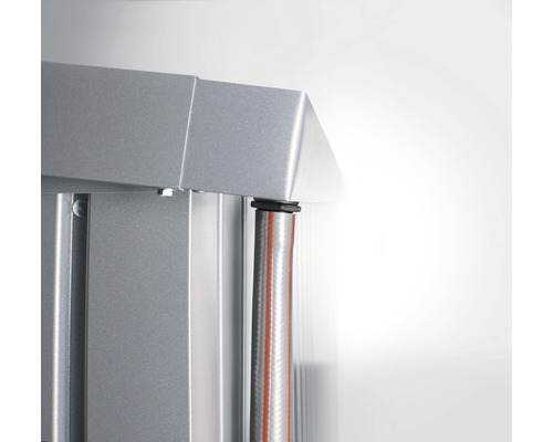 Detailansicht einer Aluminiumkonstruktion mit Kabeldurchführung
