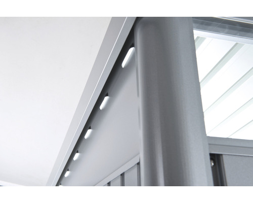 Detailansicht einer Aluminium Terrassenüberdachung mit Beleuchtung