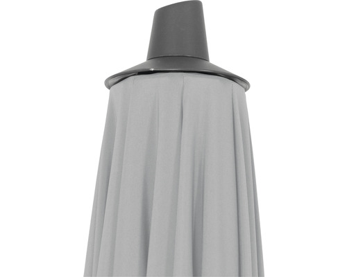 Vue détaillée d''un parasol avec revêtement en tissu et un couvercle