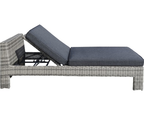 Gartenliege aus Polyrattan mit Auflage