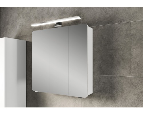 Armoire de toilette avec éclairage dans la salle de bains