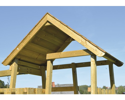 Vue détaillée d''une tour de jeux avec une construction de toit en bois.