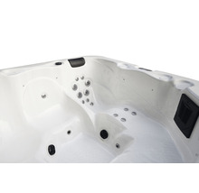 Innenansicht eines Whirlpools mit Düsen
