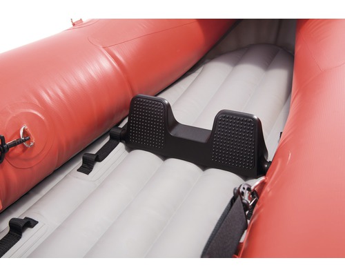 Vue détaillée de l''intérieur d''un bateau pneumatique avec repose-pieds