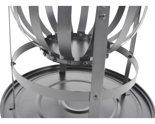 Detailansicht einer Feuerschale aus Metall