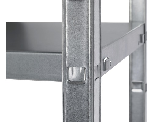 Vue détaillée d''une étagère métallique avec des tablettes