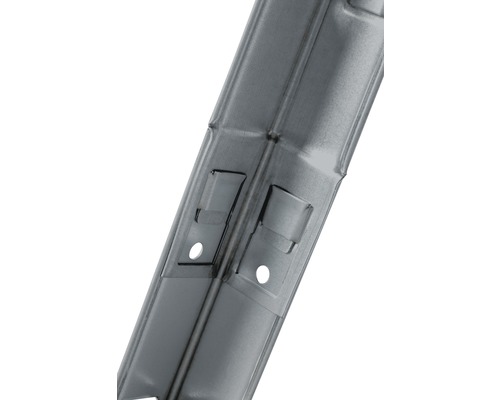 Profilé de montant métallique avec trous de fixation