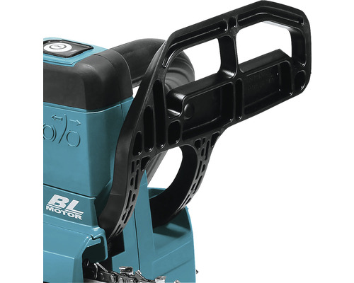 Gros plan d''une tronçonneuse avec arceau de protection des mains