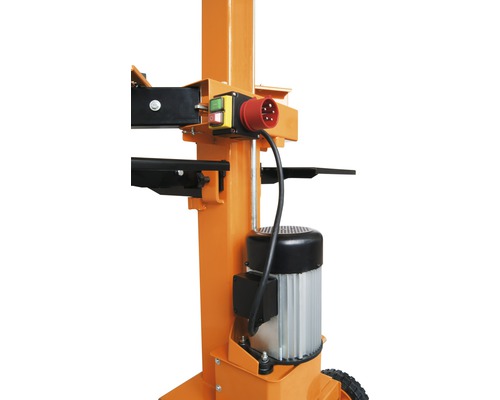 Detailansicht eines Holzspalters mit Motor und Bedienelementen