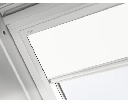 Logo Velux sur store de fenêtre de toit