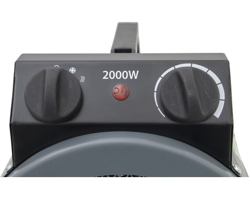 Gros plan du panneau de commande d''un radiateur soufflant de 2000 watts avec deux boutons rotatifs