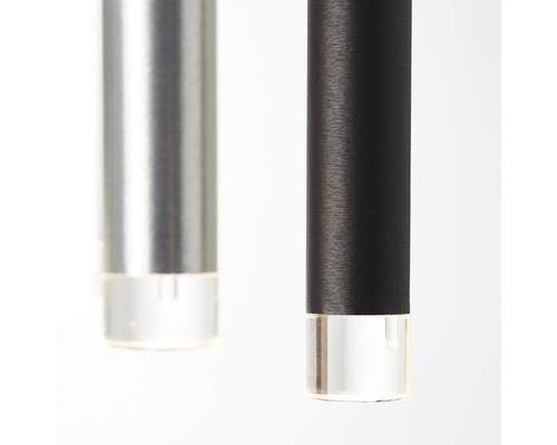 Detailaufnahme von zwei Leuchtenpendeln aus Metall und transparentem Material