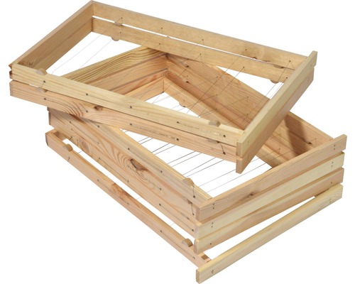 Zwei Bienenbeuten-Rahmen aus Holz