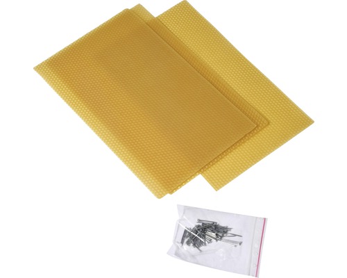 Deux plaques de cire d''abeille et un paquet de clous pour la ruche