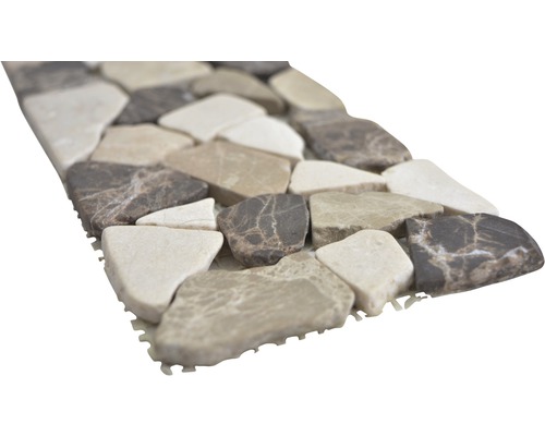 Mosaikfliese aus Naturstein auf Netz