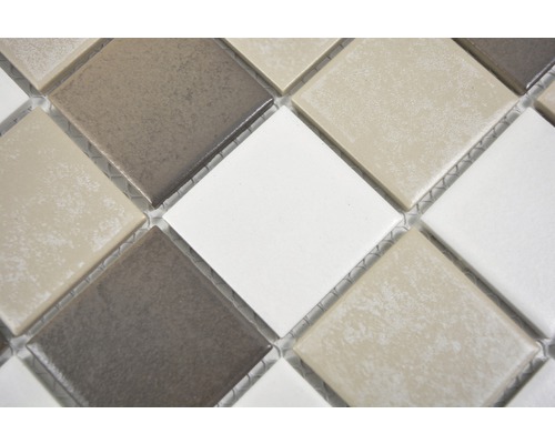 Mosaïque avec pierres carrées mates