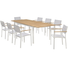 Table de jardin avec huit chaises pour l''extérieur
