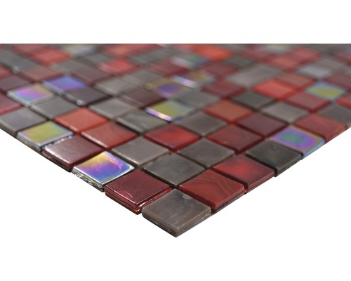 Carreaux de mosaïque dans les tons rouge et gris