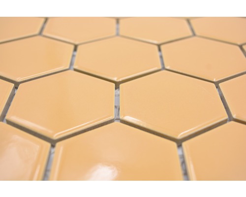 Nahaufnahme von sechseckigen Mosaikfliesen