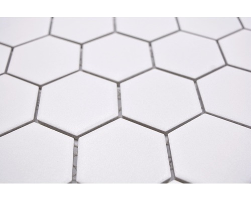 Gros plan de carreaux blancs hexagonaux