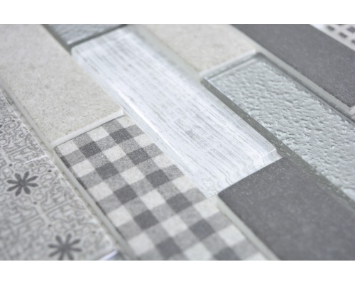 Gros plan de carreaux de mosaïque avec différents motifs