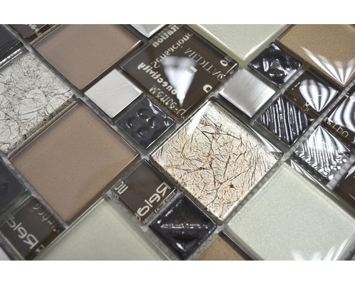 Gros plan d''un motif de carreaux de mosaïque en verre et céramique