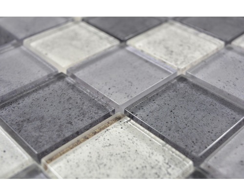 Gros plan de carreaux de mosaïque en verre et en pierre