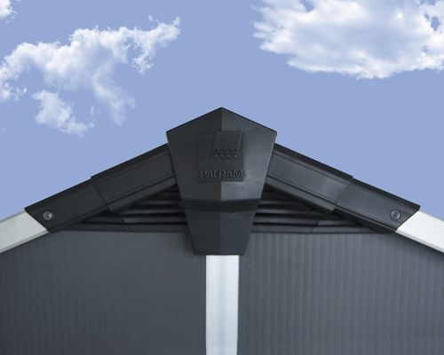 Vue détaillée du sommet du toit d''une remise à outils avec le logo Palram.
