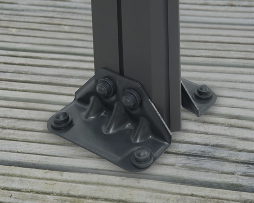 Vue détaillée d''une fixation de poteau pour un toit de terrasse