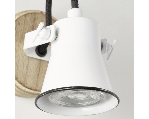 Weisse Wandleuchte mit Holzhalterung