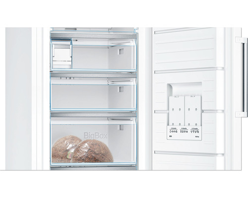 Congélateur avec tiroirs ouverts et aliments