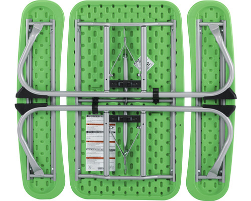 Table pliante pliée avec cadre en acier et plateau de table en plastique