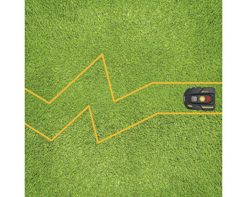 Robot tondeuse sur pelouse avec itinéraire de tonte jaune