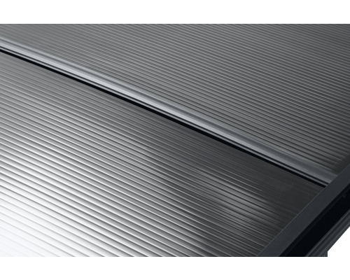 Gros plan d''un couvercle de volet roulant avec une structure lamellée