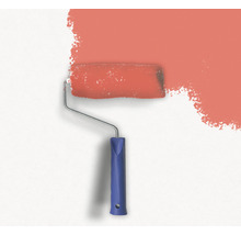 Peinture appliquée sur un mur avec un rouleau à peinture.