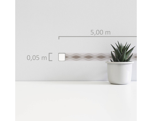 Dekorative Bordüre mit Wellenmuster und Längenangabe fünf Meter.