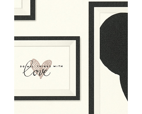 Wanddekoration mit Bildern in Rahmen