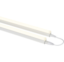 Zwei LED-Leuchtstoffröhren mit Kabel