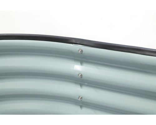 Vue détaillée d''un potager surélevé en métal avec vis et bordure