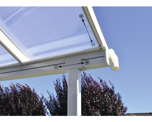 Vue détaillée d''un toit de terrasse avec des éléments de fixation