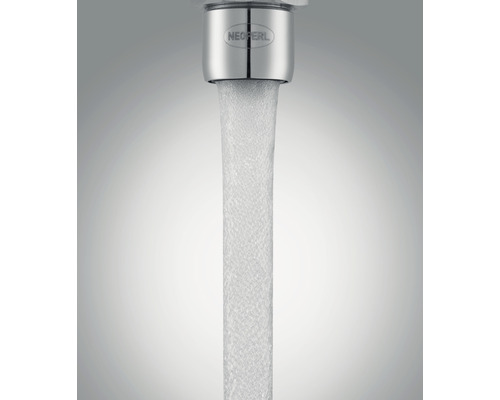 Neoperl Logo über Wasserhahn mit fließendem Wasser