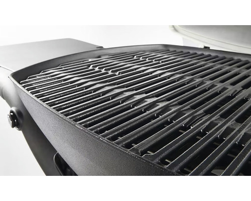 Detailaufnahme eines schwarzen Grillrostes