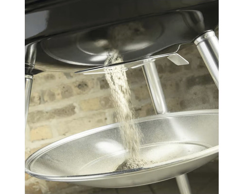 Ascheentsorgung eines Kugelgrills