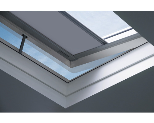 Dachfenster mit Verdunkelungsrollo von unten