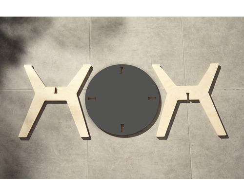 Table ronde démontée avec plateau et pieds en bois