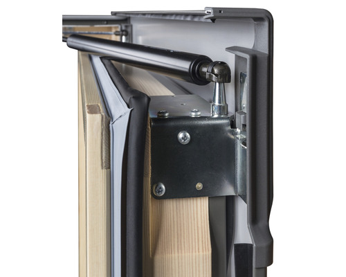 Vue détaillée d''une fenêtre de toit avec joint et mécanisme