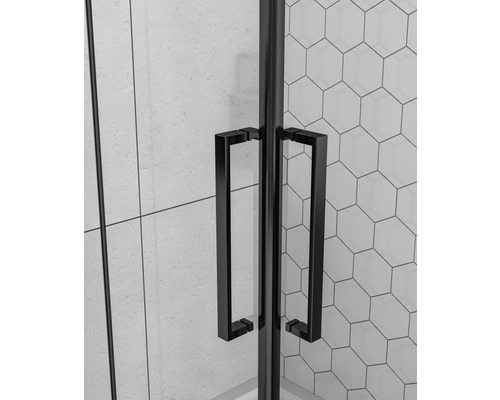 Gros plan des poignées de douche sur une cabine de douche